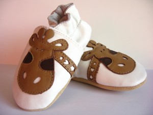 chaussons-bebe-cuir-girafe